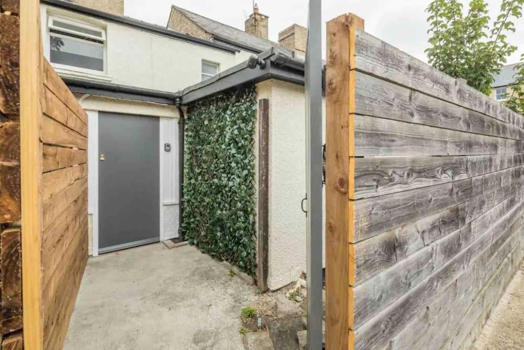 Cambridge 3 Bedroom Flat With Private Parking Bagian luar foto